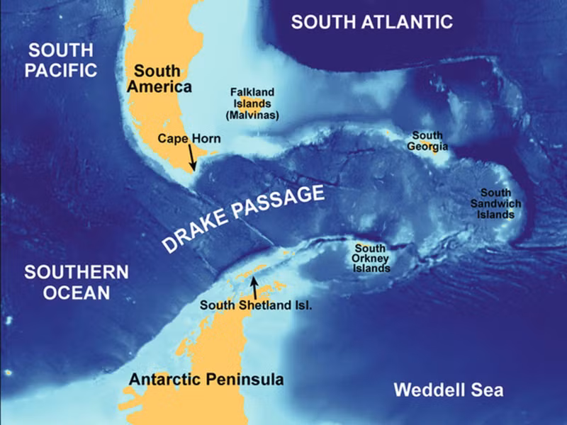 Rộng khoảng 800 km và dài 1.000 km, Drake Passage là khoảng cách ngắn nhất từ lục địa Nam Cực đến bất kỳ vùng đất nào khác.