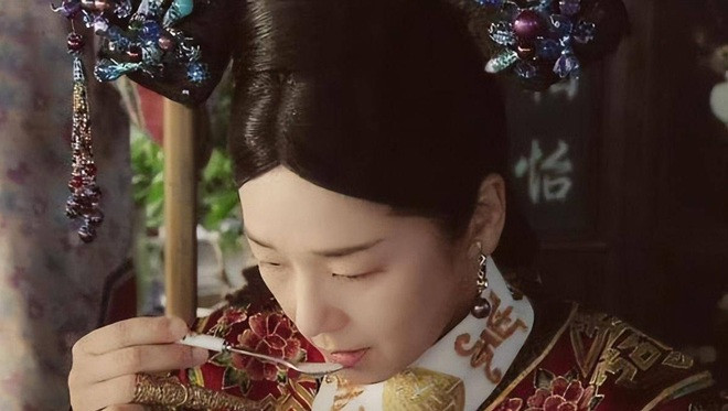 Tu Hi Thai Hau 46 tuoi mang thai, thai y khong dam mo mieng-Hinh-3