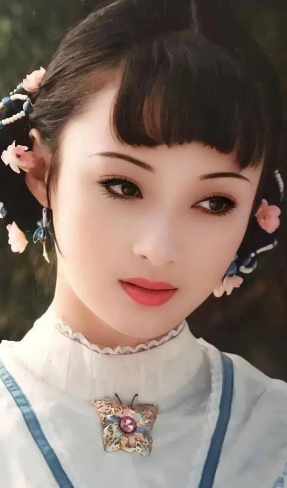 Tưởng Cần Cần.