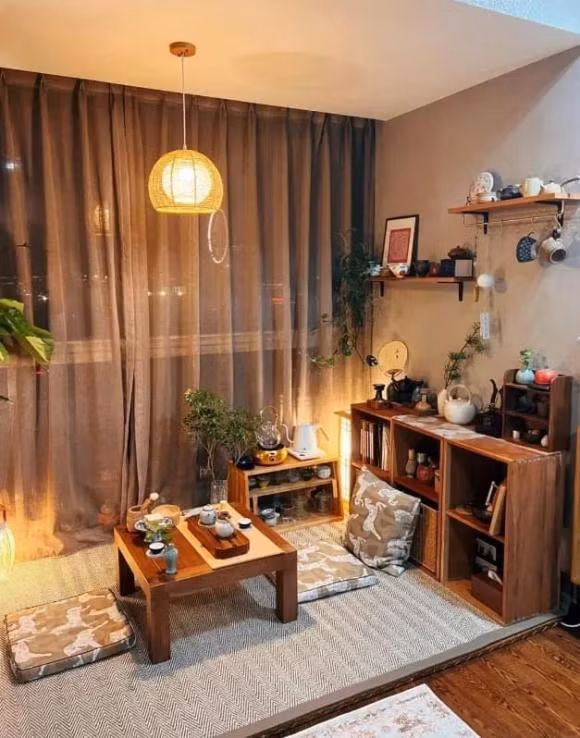 Cuộc sống là thế, luôn đầy những bất ngờ và khả năng. Chỉ cần chúng ta sẵn sàng thử nghiệm và thay đổi, sẽ khám phá ra vẻ đẹp khác biệt trong cuộc sống. Phòng trà ban công này là một bất ngờ nhỏ mà chồng tôi và tôi cùng tạo ra, trở thành một phần nhỏ tuyệt vời trong cuộc sống của chúng tôi.