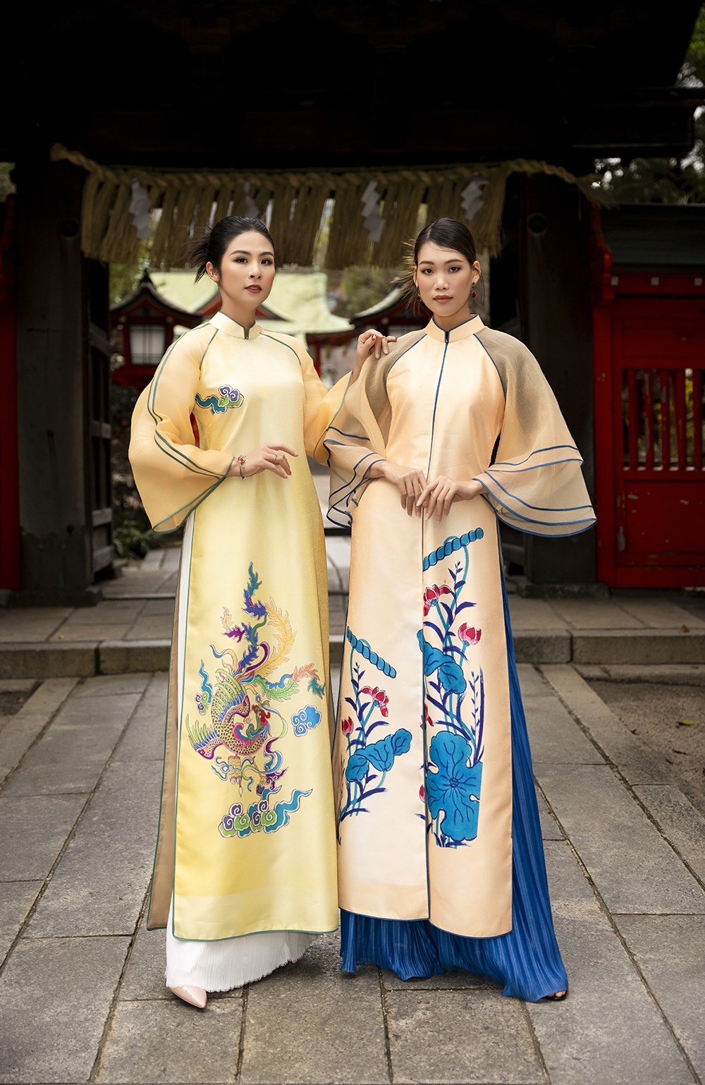 br/> Cô tiết lộ, để giữ ấm cơ thể ở điều kiện khắc nghiệt, cô mặc 2-3 lớp áo giữ nhiệt và áo len bên trong áo dài mà vẫn thấy run rẩy mỗi khi tạo dáng trước ống kính.