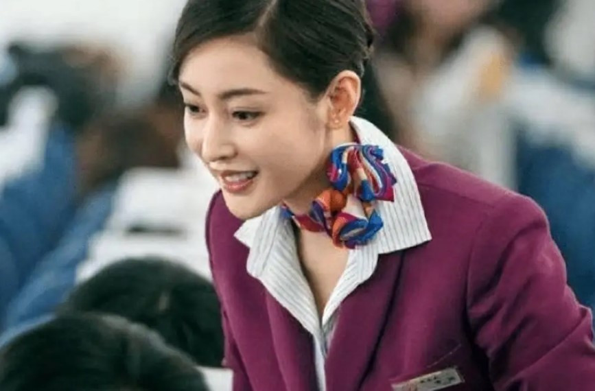 Tuy nhiên, vai trò của những chiếc khăn quàng cổ trong thế giới hàng không không chỉ giới hạn ở việc trang trí và kỷ niệm. Nó cũng có chức năng thực tế.