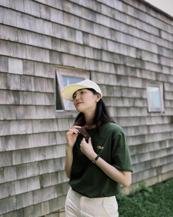 Hải Tú xả kho loạt ảnh tươi tắn hết nấc.