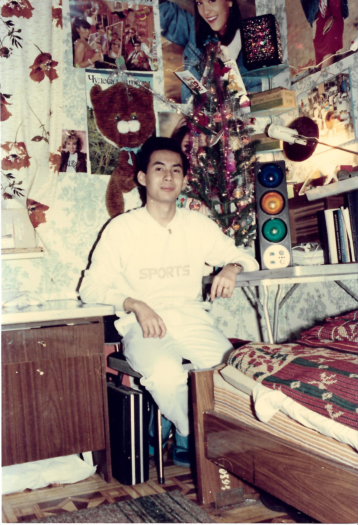 Tu bung be phuc vu, nam ca si doi doi nho 1 bai hat