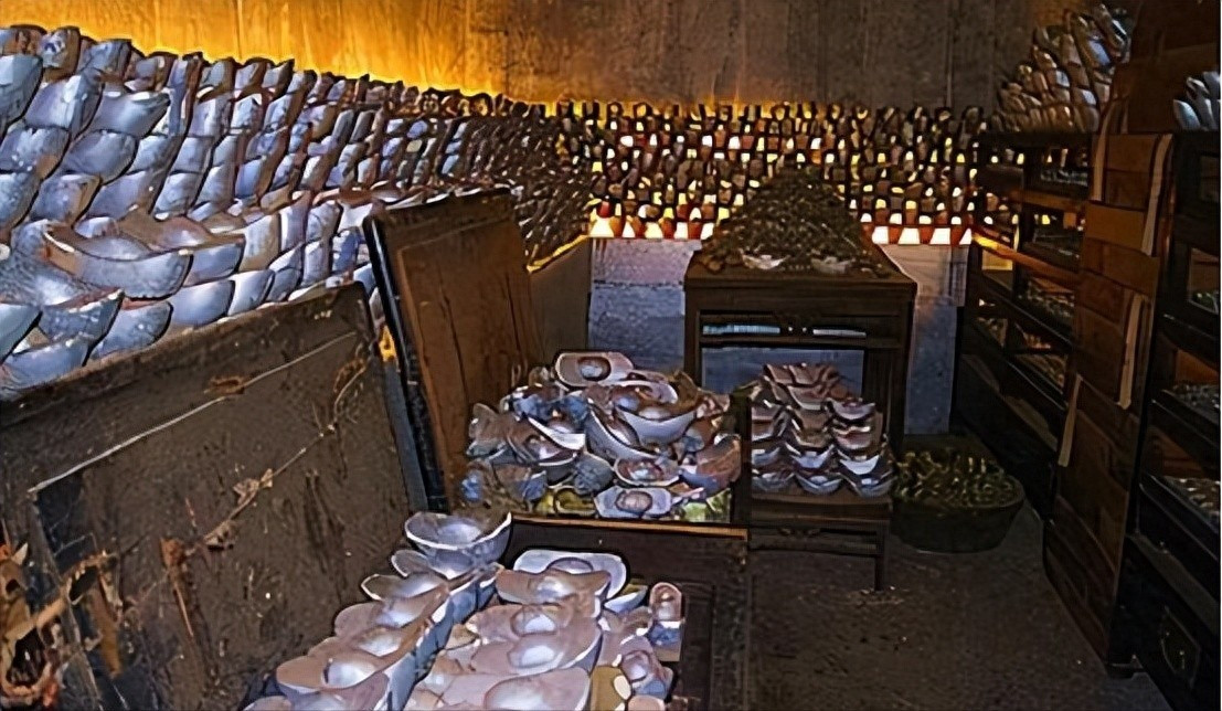 Truoc khi qua doi, Hoa Than ra 2 mat lenh de cuu gia toc-Hinh-3