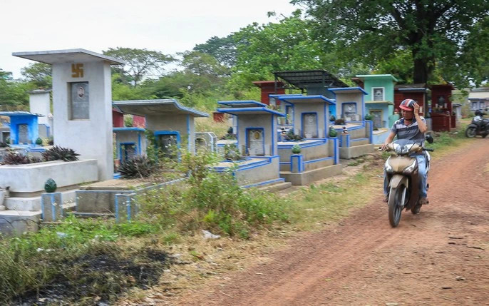 Ý nghĩa của nó cũng rất đơn giản, nghĩa là khi người đã khuất được chôn cất, họ cần phải giữ im lặng và cố gắng không làm phiền họ một cách dễ dàng. Mục đích của hàng loạt thao tác rườm rà trong văn hóa tang lễ cũng là để duy trì sự tôn trọng đối với người đã khuất.