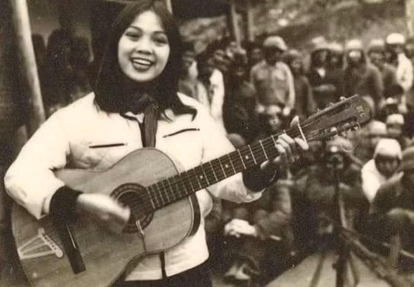 NSND Thái Bảo không chỉ được yêu chiều, chị còn được trời phú cho giọng hát đặc biệt. Năm 10 tuổi, Thái Bảo thi đỗ trường Âm nhạc Việt Nam trong một buổi tuyển sinh của trường tại Nghệ An. Nhạc sĩ Nguyễn Văn Thương chính là người đã phát hiện ra chất giọng khàn, khỏe, nồng nàn, ấm áp của Thái Bảo và khuyến khích chị đi theo con đường ca hát.