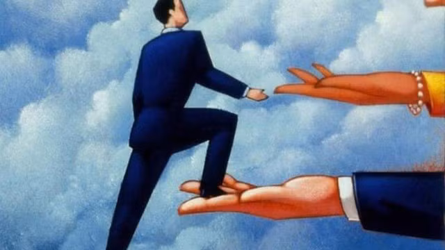  Người sẵn lòng giúp đỡ chúng ta: Nhưng khi khó khăn sẽ quay đầy dứt khoát đi, chỉ sợ tránh không kịp kiếp nạn mà bản thân bị thiệt.