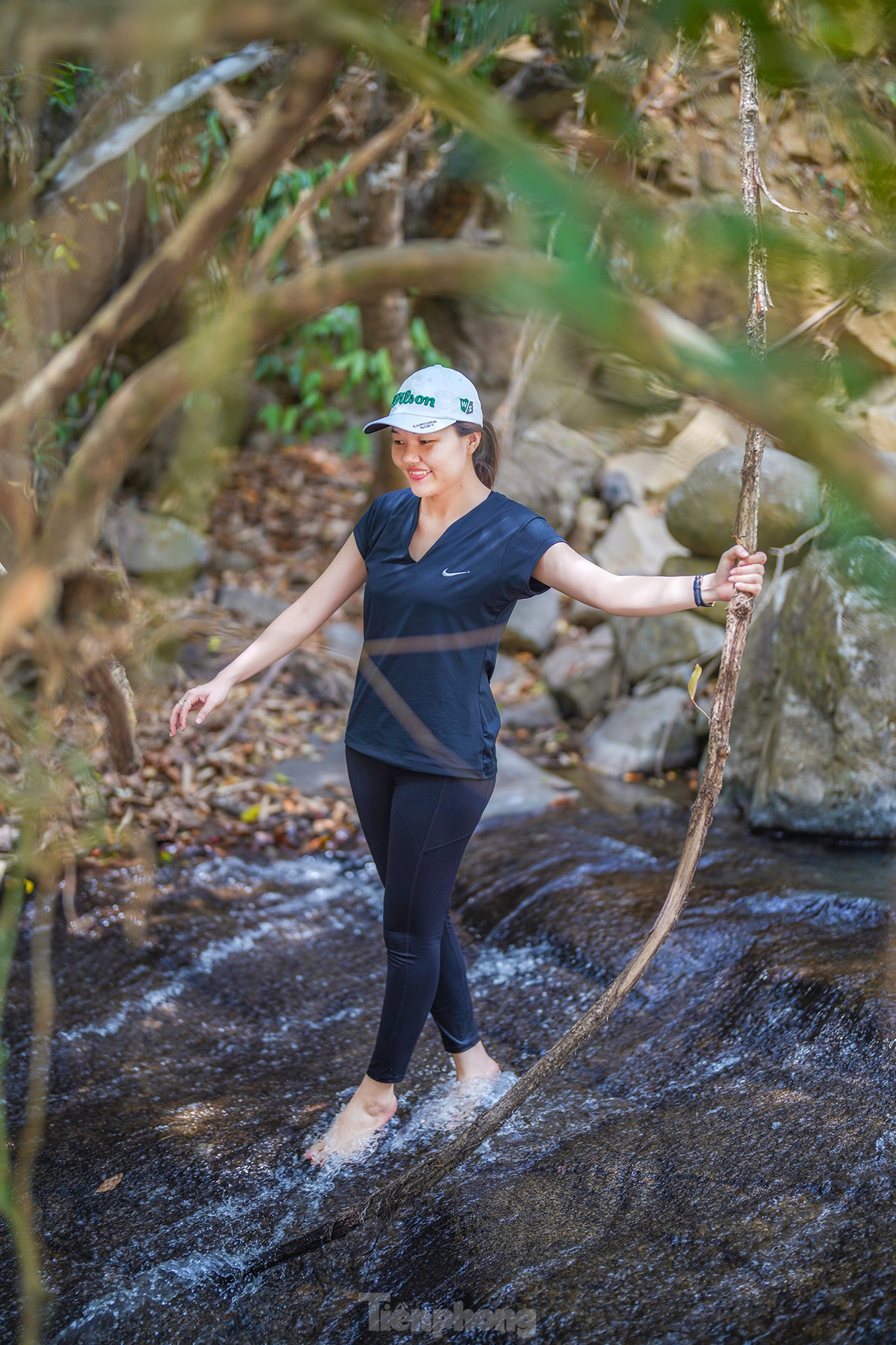 Những góc ảnh cực chill trên suối Đá Bàn.