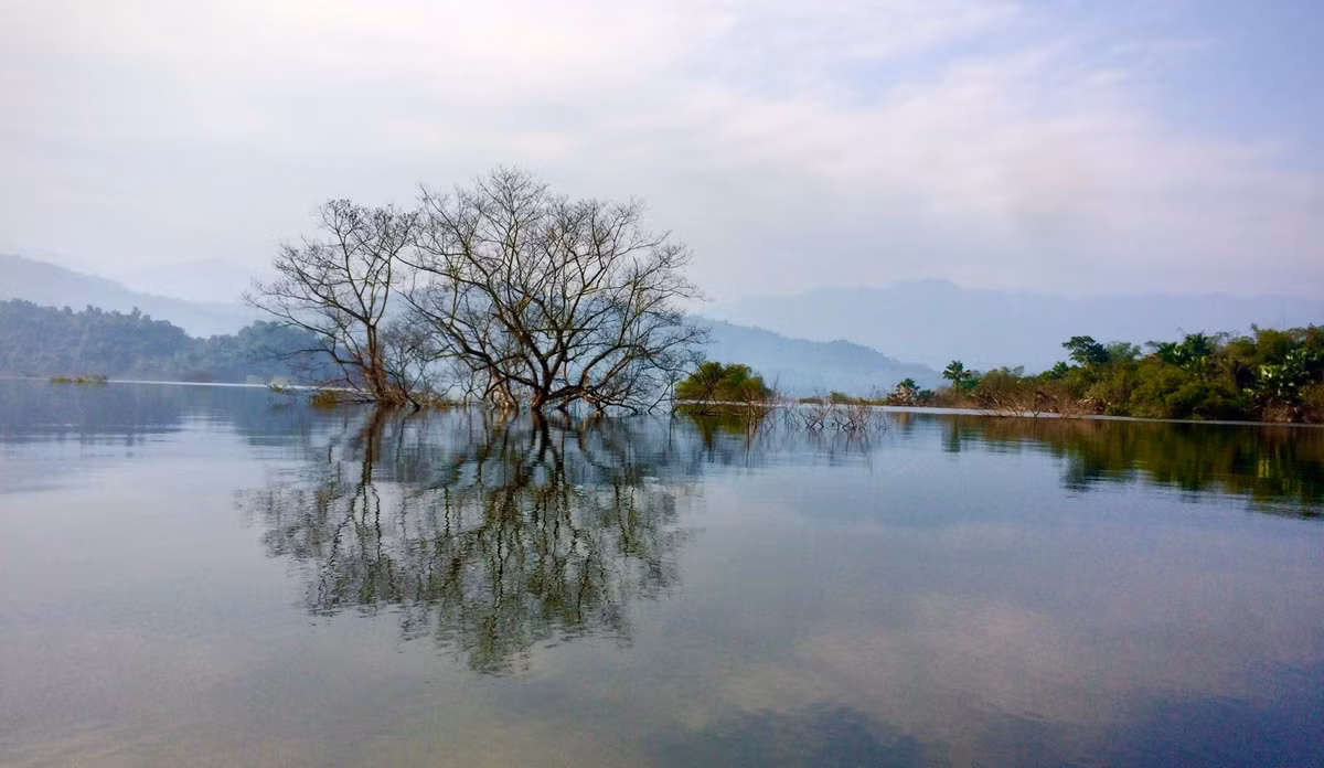 Nơi đây được thiên nhiên ưu ái ban tặng vẻ đẹp như bức tranh hùng vĩ, thu hút khách đến tham quan, du lịch.
