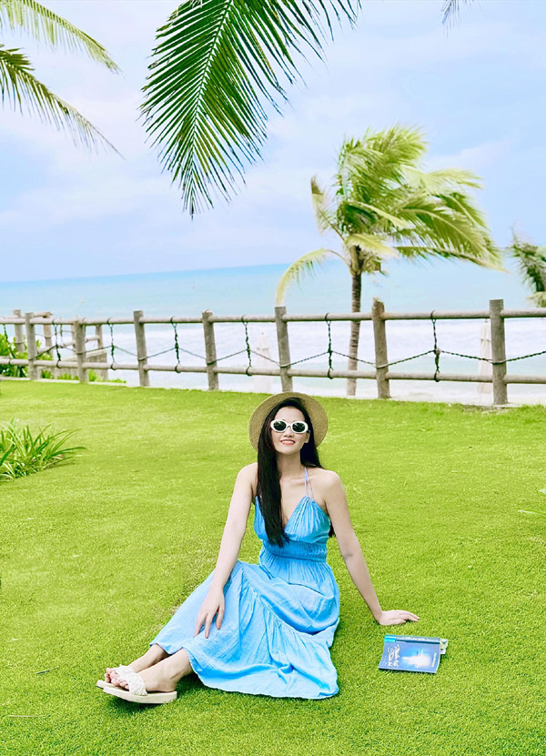 br/> Sau đó, người đẹp họ Lã liên tục ghi dấu ấn với khán giả qua các phim "Thiên Thần Bé Nhỏ", "Đi Về Phía Mặt Trời", "Linh Lan Trắng", "Tết Không Chỉ Có Hoa Đào", "Những Chàng Rể Họ Lê", "Zippo, Mù Tạt Và Em", "Tình Yêu Và Tham Vọng", "Chồng Cũ, Vợ Cũ, Người Yêu Cũ"... Ngoài ra, cô cũng thử sức ở lĩnh vực MC cho một vài chương trình.