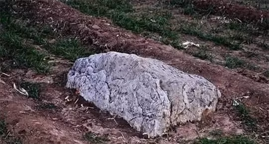 Ngon nui nho nhat the gioi, chi 0,6m nhung khong ai dam leo-Hinh-4