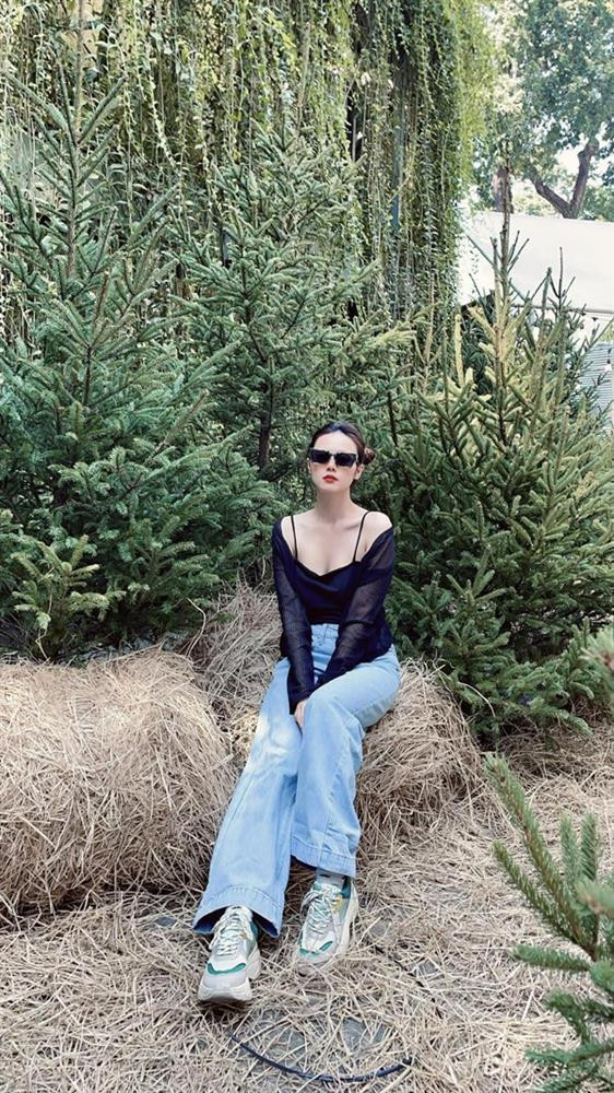 goài tập thể dục, cô còn ăn uống khoa học để giữ vòng eo đẹp.