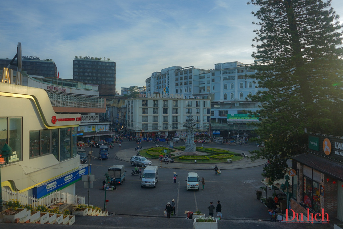 Da Lat binh yen trong buoi som mai-Hinh-4