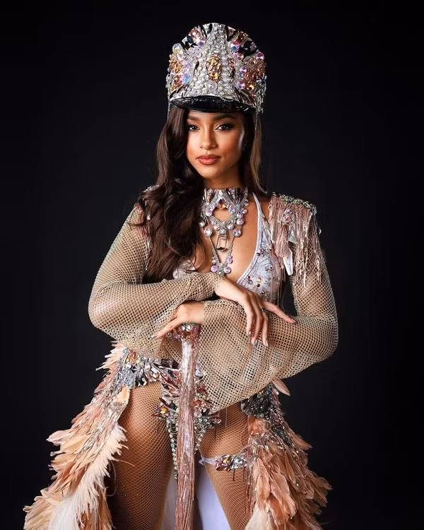 Ade mang đến Hoa hậu Thế giới dự án "Những vết sẹo vô hình" - nhằm ủng hộ nhân quyền, trao quyền cho phụ nữ và viện trợ nhân đạo. "Tôi ủng hộ việc tìm hiểu về sức khỏe tâm thần, mong muốn xóa bỏ sự kỳ thị và không để ai phải chịu đựng sự đau khổ trong im lặng", cô thổ lộ.