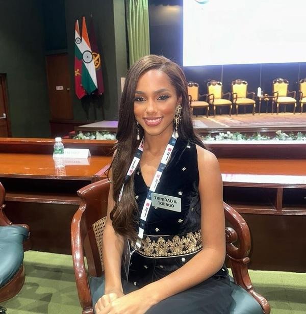 ại Miss World, cô đã lọt vào Top 25 thử thách đối đầu (Head to Head Challenge) và Top 23 phần thi tài năng. "Tôi sử dụng nghệ thuật để tạo ra cuộc trò chuyện thú vị về các vấn đề thường gặp trên thế giới", Ache nói.