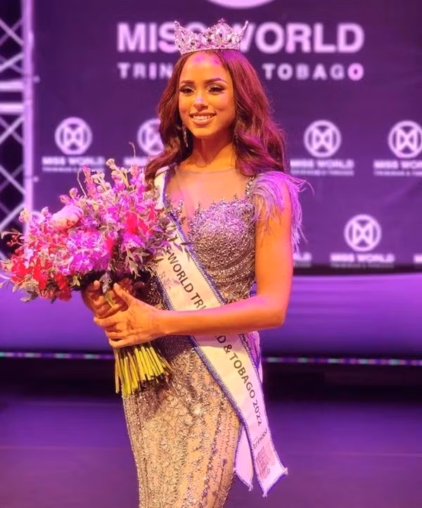 Tháng 11/2022, Ade giành chiến thắng cuộc thi Hoa hậu Thế giới Trinidad và Tobago (Miss World Trinidad &amp; Tobago). Người đẹp cũng đoạt nhiều giải thưởng phụ như Người đẹp thể hình, Người đẹp ăn ảnh...