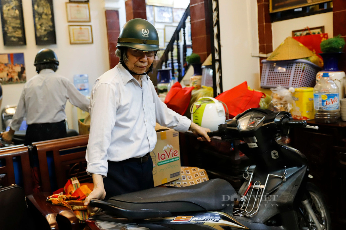 Hiện tại, mặc dù đã bước sang tuổi 75 nhưng ông vẫn sử dụng xe máy để thăm những người đồng đội đã chiến đấu cùng ông trên những "con tàu không số" huyền thoại.