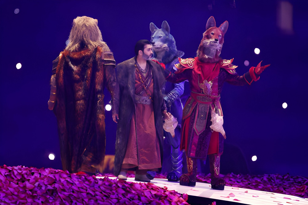 Trong câu chuyện của lễ khai mạc, 2 chú chó rừng Kelileh và Demneh cùng nhân vật nam chính đã đi lạc nhưng bất ngờ gặp gỡ 24 con vật đại diện cho 24 quốc gia có đội bóng tham dự Asian Cup và từ đó hiểu biết hơn về cuộc sống.