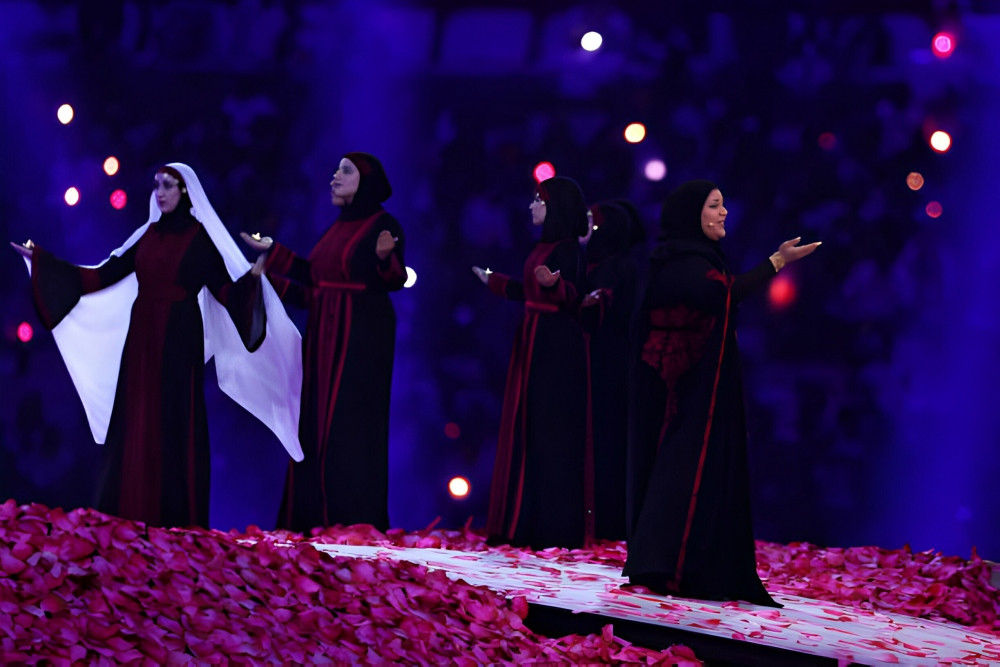 Các ca sĩ Arab trình diễn tại lễ khai mạc.