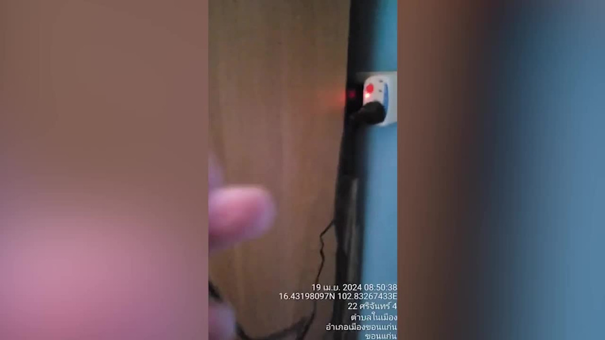 Co gai soc khi phat hien ban trai cu lap camera giau kin