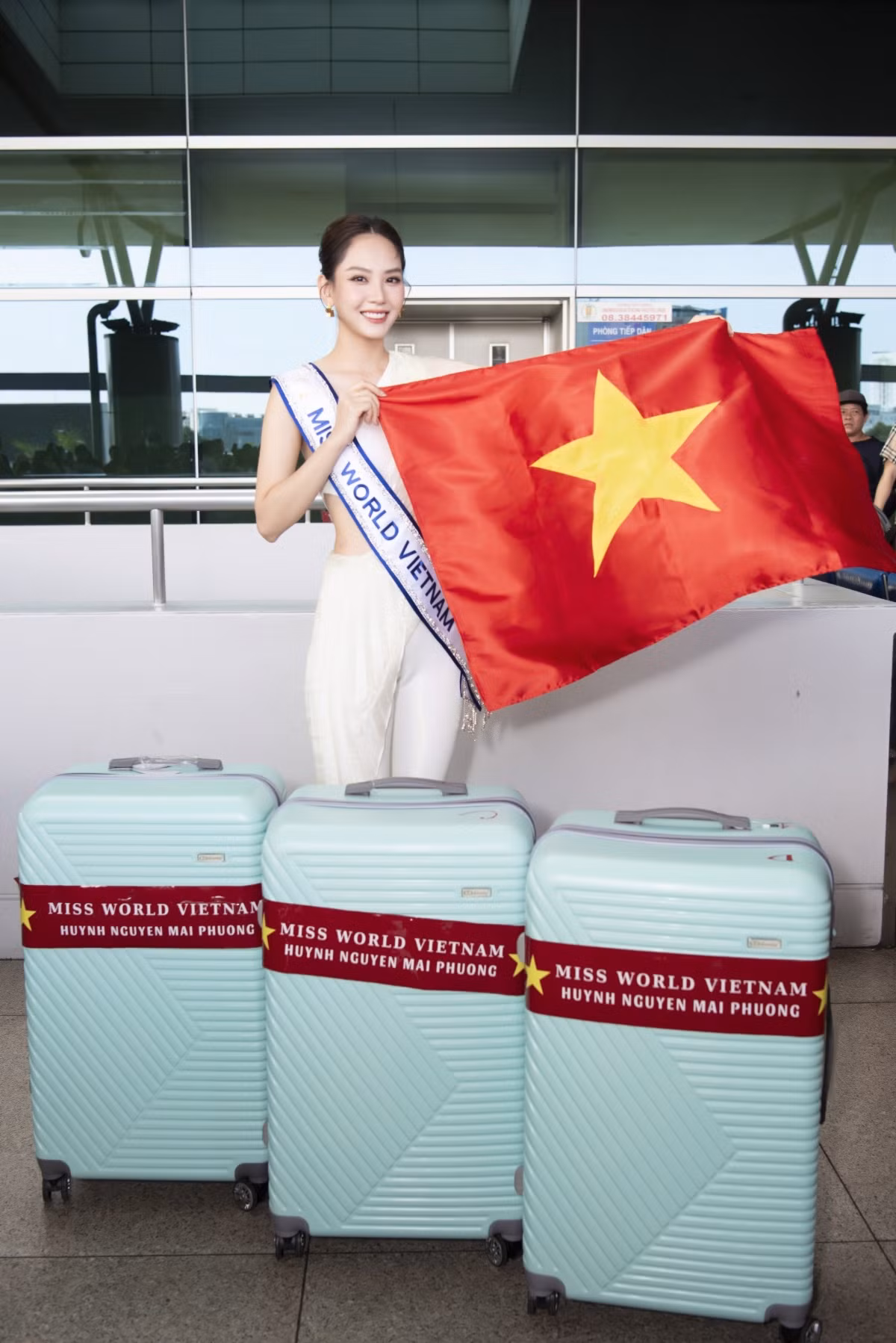 Hoa hau Mai Phuong mang 140kg hanh ly den An Do thi Miss World
