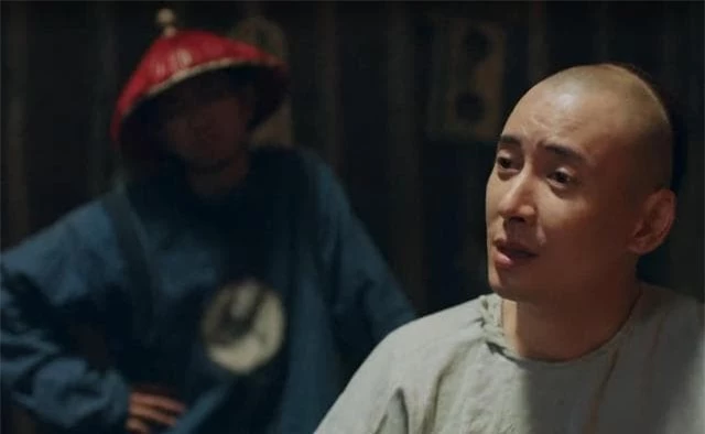 Quan nguc thuong dat mieng thit hoi thoi trong bua an cuoi cua tu tu