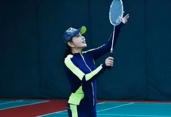 Buc anh cua Luu Hieu Khanh 71 tuoi gay chan dong toan mang-Hinh-6