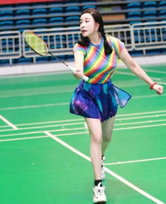 Buc anh cua Luu Hieu Khanh 71 tuoi gay chan dong toan mang