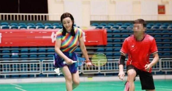 Buc anh cua Luu Hieu Khanh 71 tuoi gay chan dong toan mang-Hinh-4