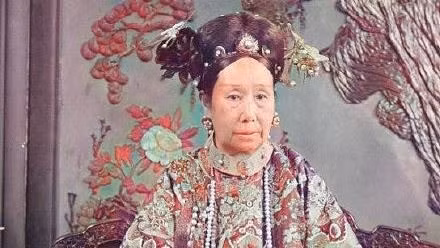 Doi ngu vu em phuc vu Tu Hi Thai hau co so phan bi tham