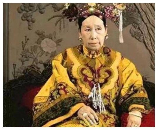 Doi ngu vu em phuc vu Tu Hi Thai hau co so phan bi tham-Hinh-2