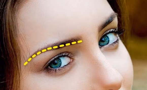  Người sở hữu tướng lông mày vừa dài vừa cao rất giỏi giao tiếp, tấm lòng rộng rãi. Nhờ vậy họ có quý nhân phù trợ, vận may thường xuyên vây bám, kinh doanh giỏi giang, biết cân đo đong đếm đúng lúc đúng chỗ, có của ăn của để từ khi còn trẻ. *Thông tin chỉ mang tính tham khảo, chiêm nghiệm.