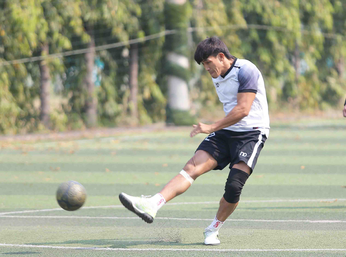 Thi đấu cho đội bóng muay Thái TP.HCM, "Độc cô cầu bại" Nguyễn Trần Duy Nhất là một trong những gương mặt nổi bật. Anh thi đấu ở vị trí pivot (tiền đạo) và sở hữu những cú sút sấm sét khiến các thủ môn trấn giữ khung thành đối thủ e ngại. Võ sĩ 6 lần vô địch thế giới này còn sở hữu kỹ thuật khá tốt, khả năng tỳ đè và những cú dứt điểm hiểm hóc.