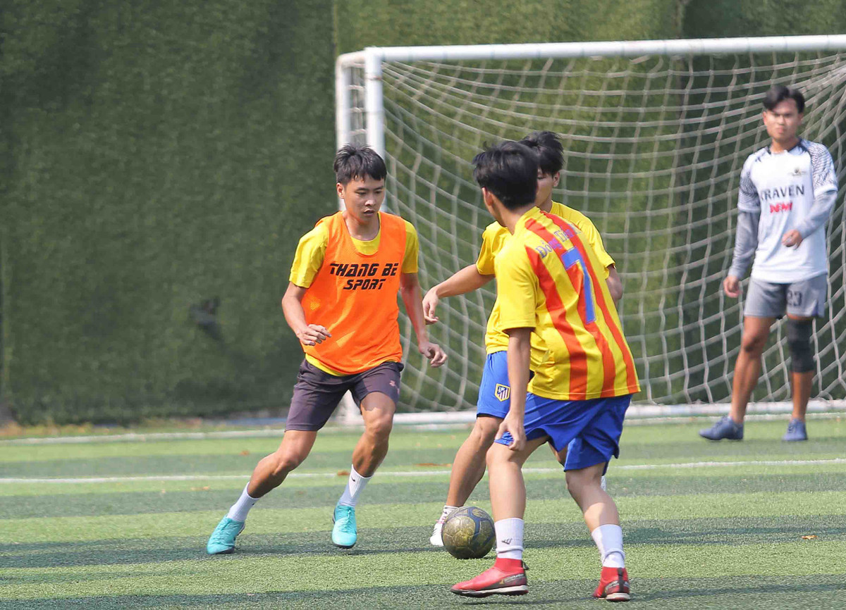 Thi đấu bên cạnh Ngọc Long là chân chạy nổi tiếng Lê Hoài Phương. Vận động viên hàng đầu Việt Nam ở cự ly trung bình này là một trong những nhân tố nổi bật của giải đấu.