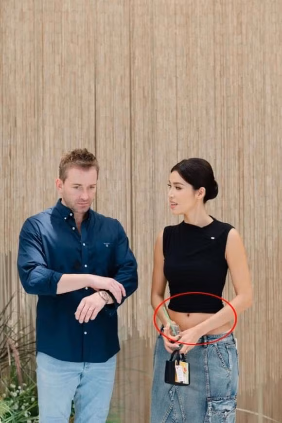 Minh Tu bi nghi co tin vui vi chi tiet nay trong dam cuoi