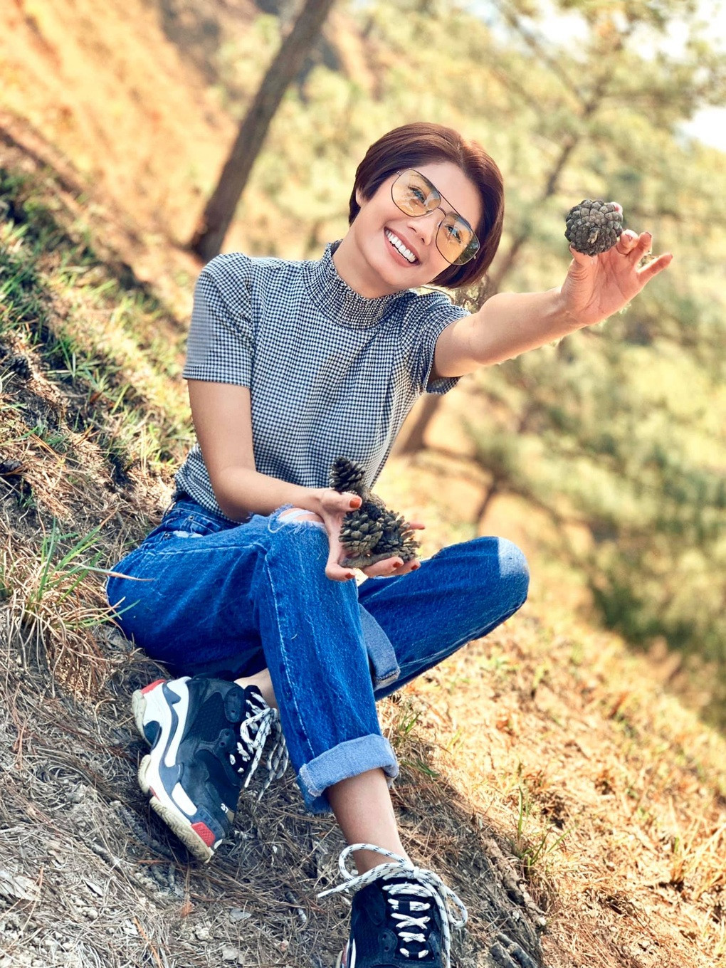 br/> Đàm Phương Linh (SN 1993) được công chúng biết đến với vai trò cựu thành viên nhóm nhạc Amigo G (sau khi Ngân Khánh rời đi) hoạt động cùng thời với Phương Trinh Jolie và Miko Lan Trinh. Tuy nhiên, cô chỉ gia nhập được một thời gian ngắn thì nhóm tan rã (Ảnh: Chụp màn hình).