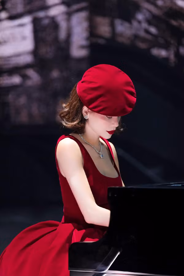 br/> Tuy nhiên, nếu như mọi người sợ sau Tết tăng cân thì Hồ Ngọc Hà chắc chắn không lo vì cô có quá trình tập luyện nhiều năm kỹ càng.