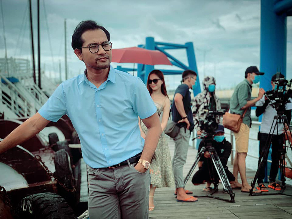 Nam diễn viên 40 tuổi vừa được phong NSƯT: Rời showbiz sang Canada - Hình 2 Nam dien vien 40 tuoi vua duoc phong NSUT: Roi showbiz sang Canada-Hinh-2