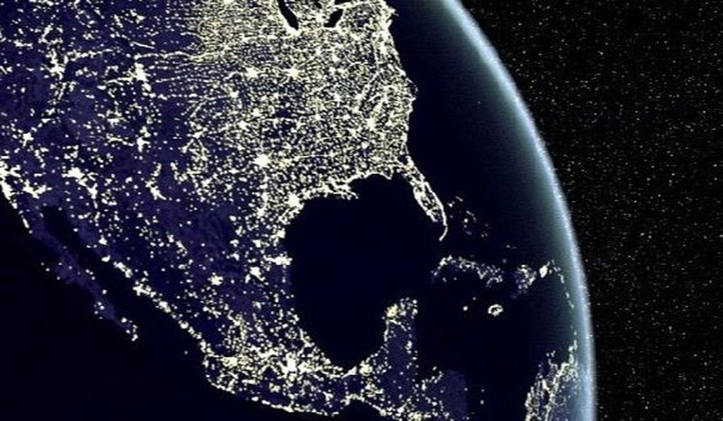 Thắp sáng thế giới: Một lần nữa, Tesla muốn cho cả thế giới thấy tài năng của mình bằng sáng chế ra loại hạt khí loãng nhạy cảm với năng lượng để phát sáng cho cả hành tinh. Ông lên kế hoạch sử dụng một loại tia cực mạnh như tia cực tím bắn vào các hạt này để chúng phát sáng như hiện tượng cực quang.