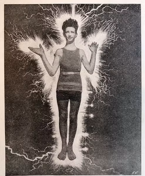 Đốt lạnh: Phát minh này hy vọng sẽ thay thế được xà phòng và nước trong sinh hoạt. Sự đốt lạnh nghĩa là đốt cháy nhưng không gây bỏng, người ta sẽ đứng trên một tấm kim loại và được phủ trong nguồn điện luân phiên đến 2,5 triệu volt giống như một ngọn lửa trùm lên cơ thể. Tesla muốn thay thế điện với nước vì điện là kẻ thù lớn nhất của vi trùng. Vấn đề chi phí và an toàn cho người sử dụng đã biến ý tưởng "đốt lạnh" thành mơ hồ.