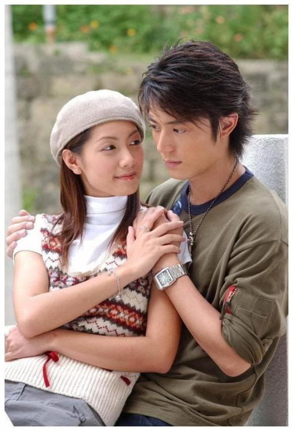 oắc Kiến Hoa từng đóng cùng Lâm Vi Quân trong Tiểu Thư 100%..