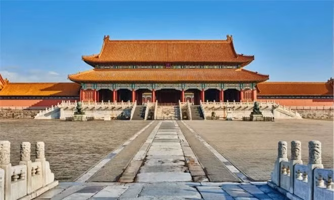 Tai sao cac hoang de trieu nha Thanh khong thich song o Tu Cam Thanh?