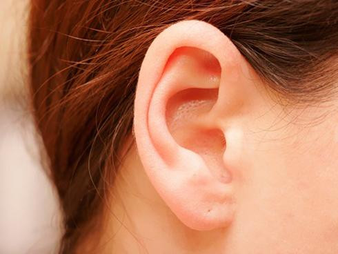 Đặc biệt, đây là người dấu hiệu của người vượng đào hoa, dễ lấy được chồng giàu và được chồng vô cùng yêu thương. Bởi nhờ tính cách nổi trội nên những người này rất dễ thu hút ánh nhìn từ những người khác phái xung quanh, thậm chí còn dễ được nhiều chàng trai thành đạt để ý và hết mực nuông chiều.