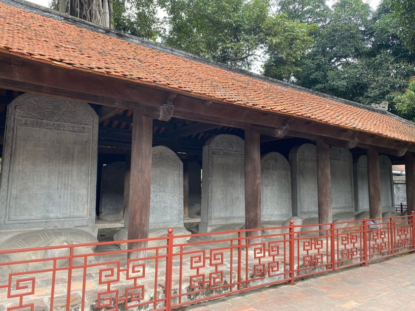 Chan dung nha khoa bang truy lap 25 van bia Tien si