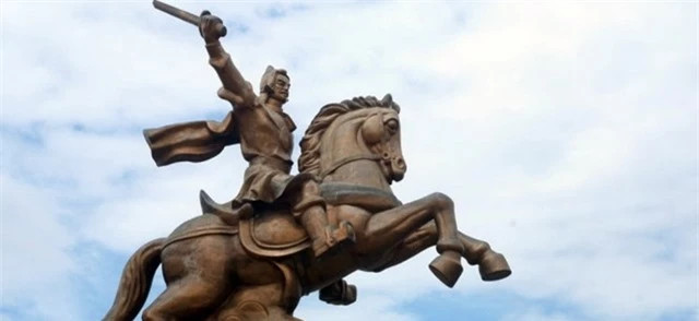 Vi hoang de cua Viet Nam khien Can Long ‘xanh mat’ la ai?-Hinh-2