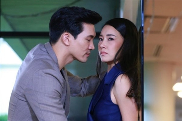 Gap vo cu, toi phat ghen khi co ay mua o to cho chong moi