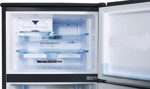  Theo đó, một chiếc tủ lạnh trống không lại được coi là biểu tượng của sự nghèo đói, thiếu thốn. Do vậy, để tránh điềm báo không may mắn này, ngay cả khi không có thức ăn, tủ lạnh cũng nên được chứa những vật dụng khác như nước uống hoặc thực phẩm khô để đảm bảo sự “đầy đủ”, góp phần duy trì và cải thiện vận khí tài lộc cho gia đình. *Thông tin chỉ mang tính tham khảo, chiêm nghiệm