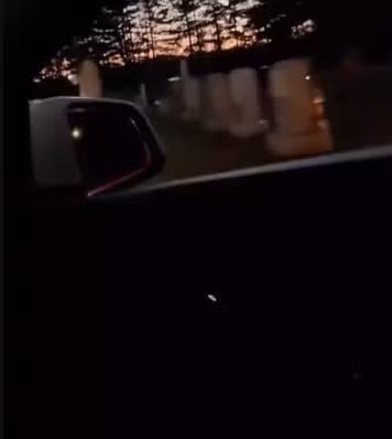 Di qua nghia dia, phat hien nhieu 'bong ma' tren man hinh xe Tesla