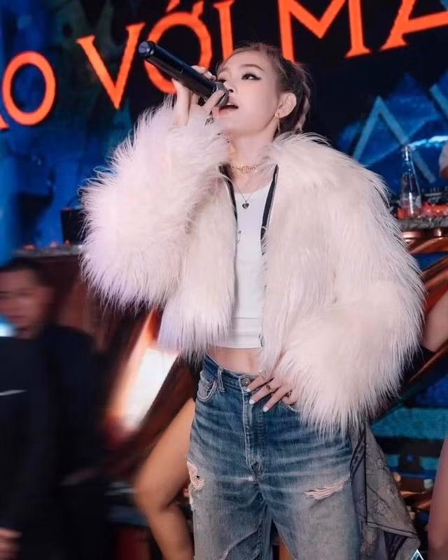 Bi chat van 'dang lam nghe gi', Hien Ho len tieng-Hinh-2